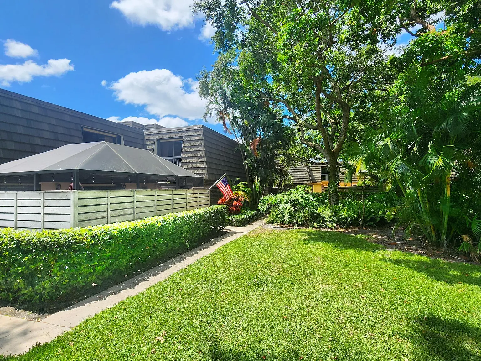 3 bed, 2.5 bath, 1500 sqft, $3,000 — Photo 3
