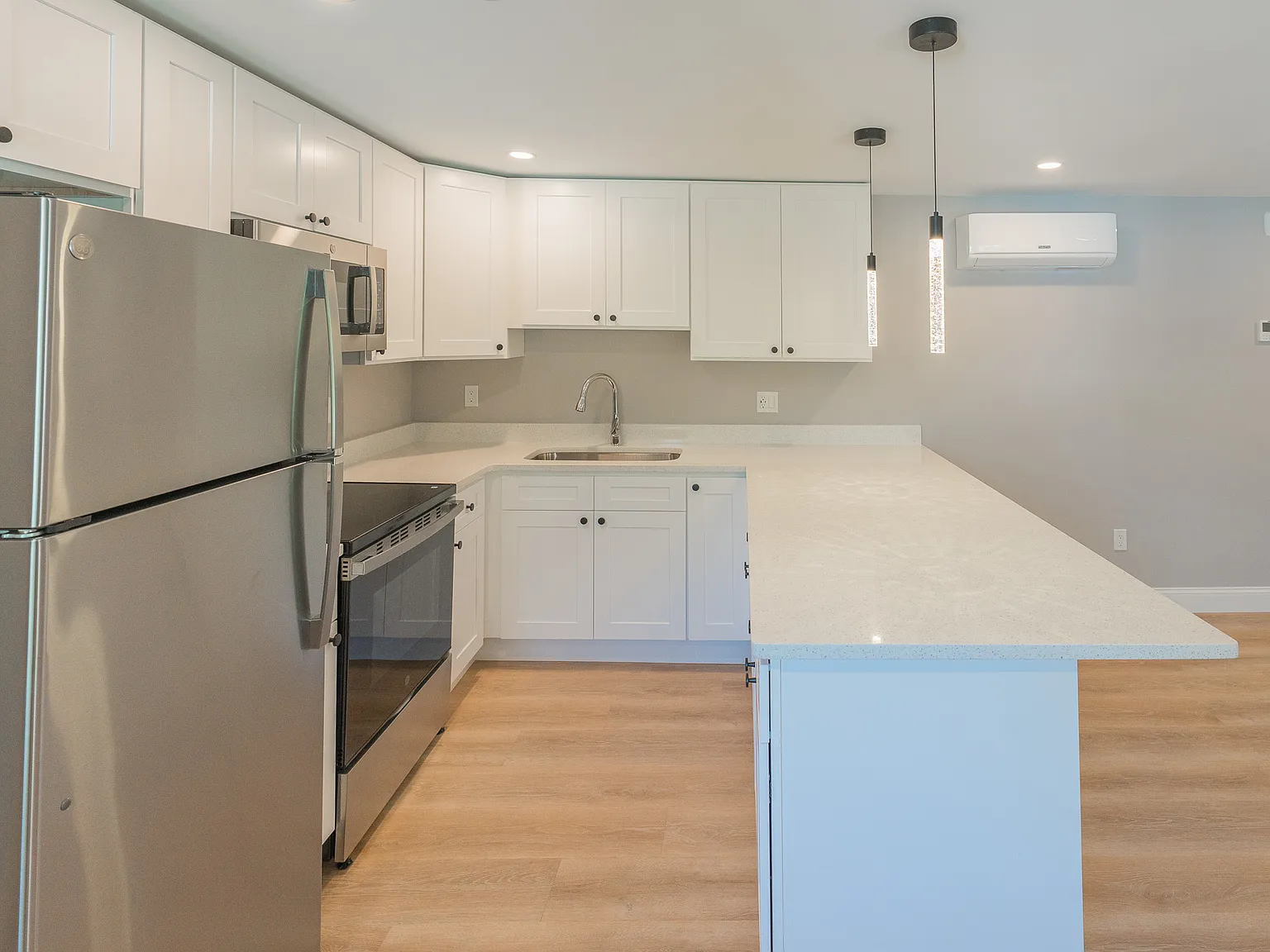 1 bed, $2,600 — Photo 2