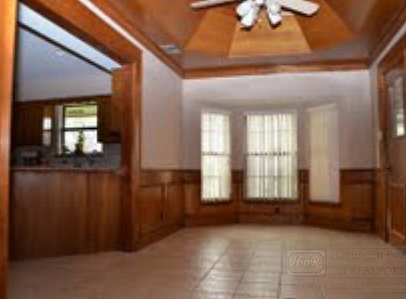 3rd image of 3001 Banyan Cir