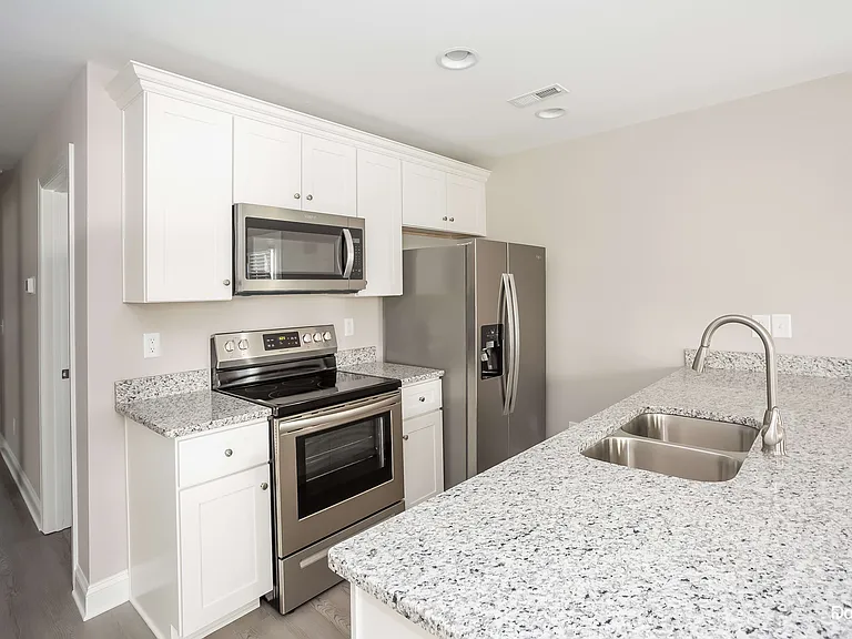 220 Arey Ave — Photo 4