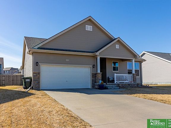 3rd image of 2205 Alexandra Rd