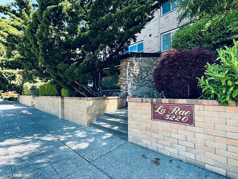 5220 California Ave SW #3 — Photo 3