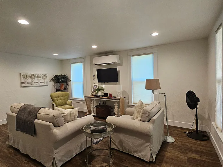516 E Indiana Ave #D — Photo 3