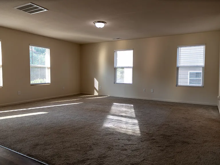 4113 Vershire Ave — Photo 9