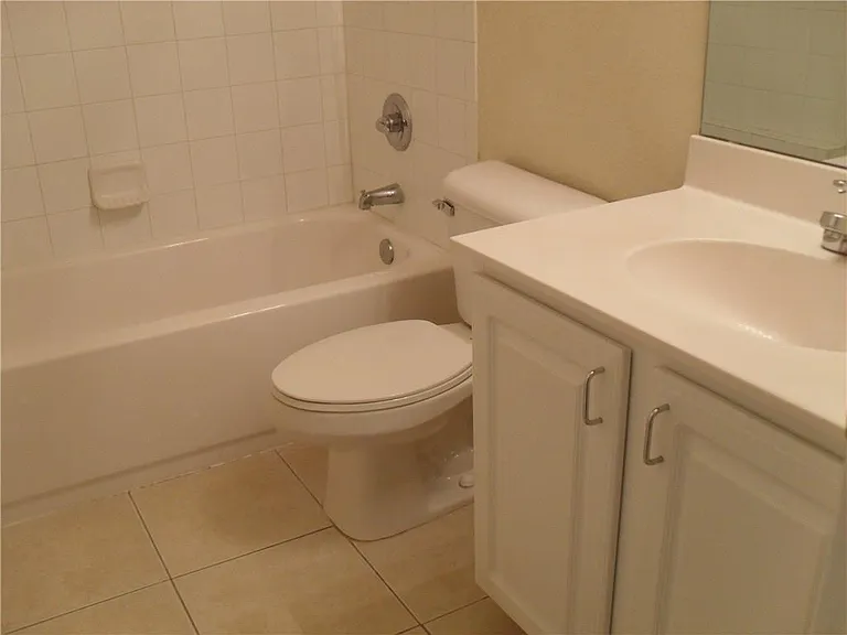 4234 Emerald Vis — Photo 14