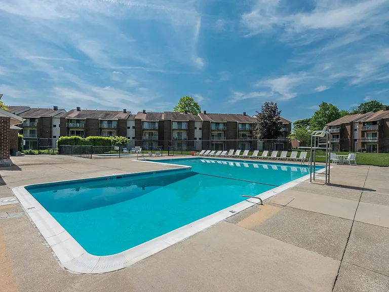 Rolling Park Apartments — Photo 15