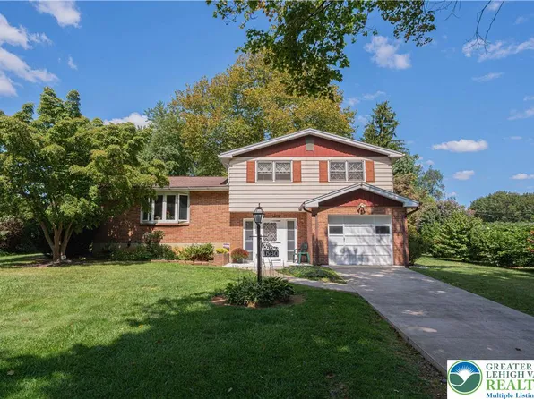 1560 Chaucer Ln, Bethlehem, PA 18017