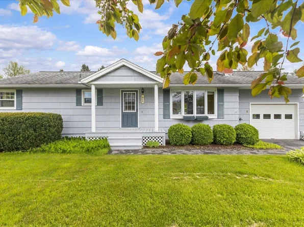 6 Circle Drive, Essex, VT 05452