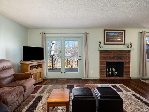 3rd image of 40465 Harbor Pl