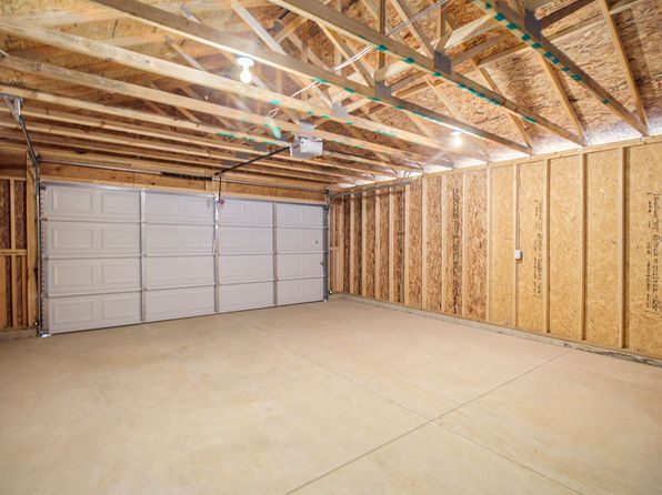 205 Creek Pointe Cir, Durand, MI 48429