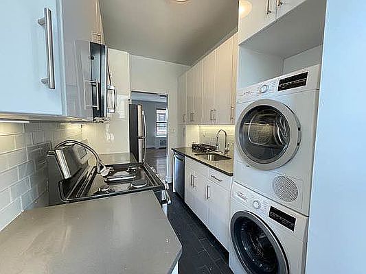 2nd image of 881 Washington Ave APT 6J