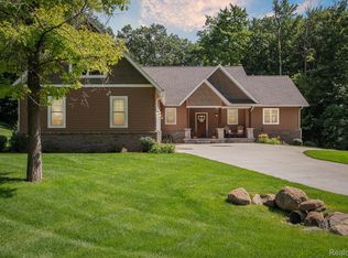 7853 River Run Dr, Brighton, MI