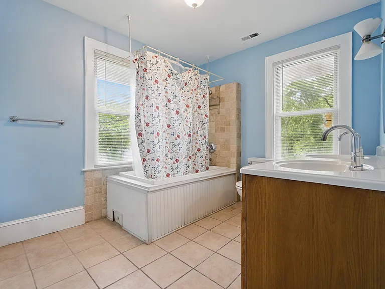 5611 Hampton Blvd — Photo 22