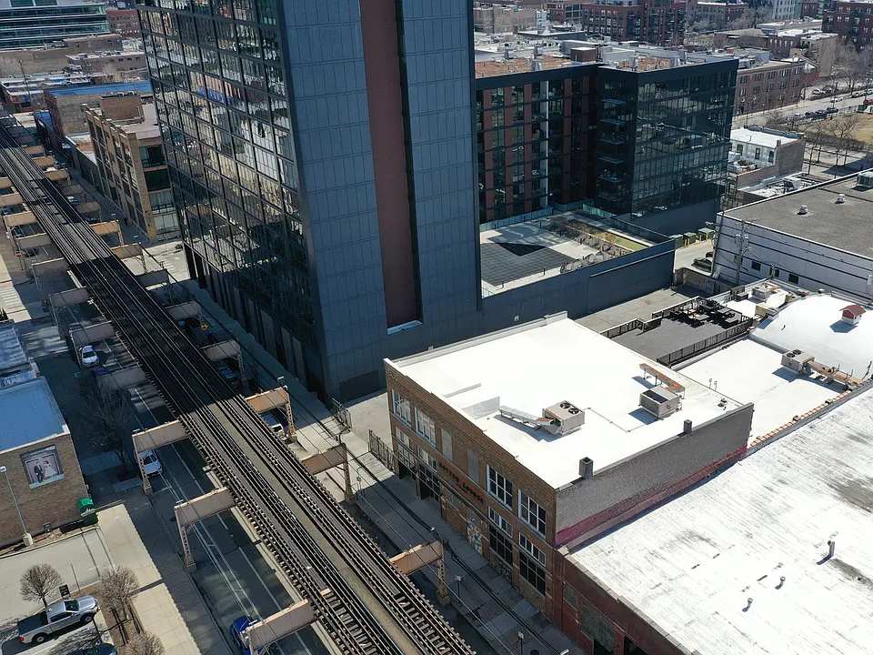 Building Photo 4
