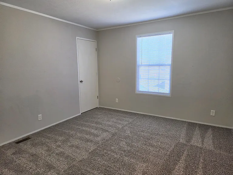 3951 Bentwood Cir W — Photo 32