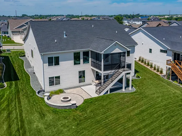 16320 Northpark Dr, Urbandale, IA 50323