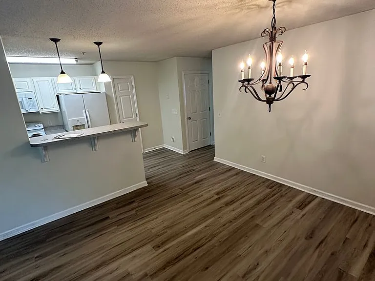 3475 Forestdale Dr #2B — Photo 3