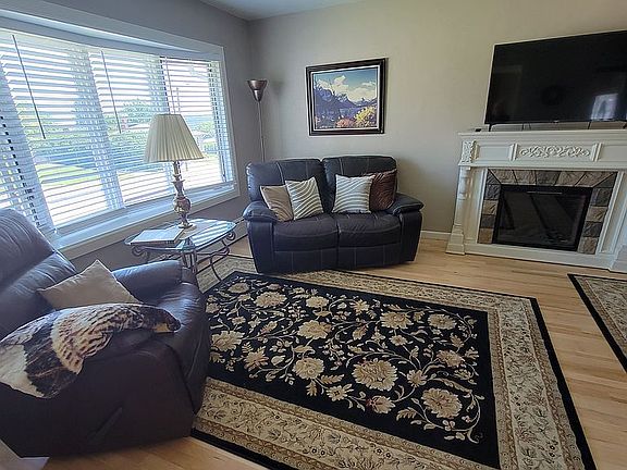 Bay Window & Maple Wd Floors