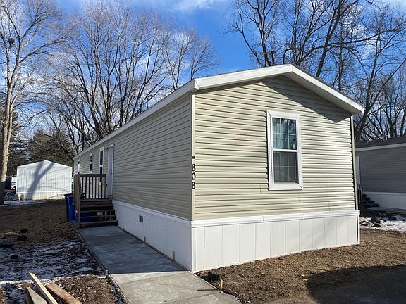 3rd image of 858 Georgina Dr