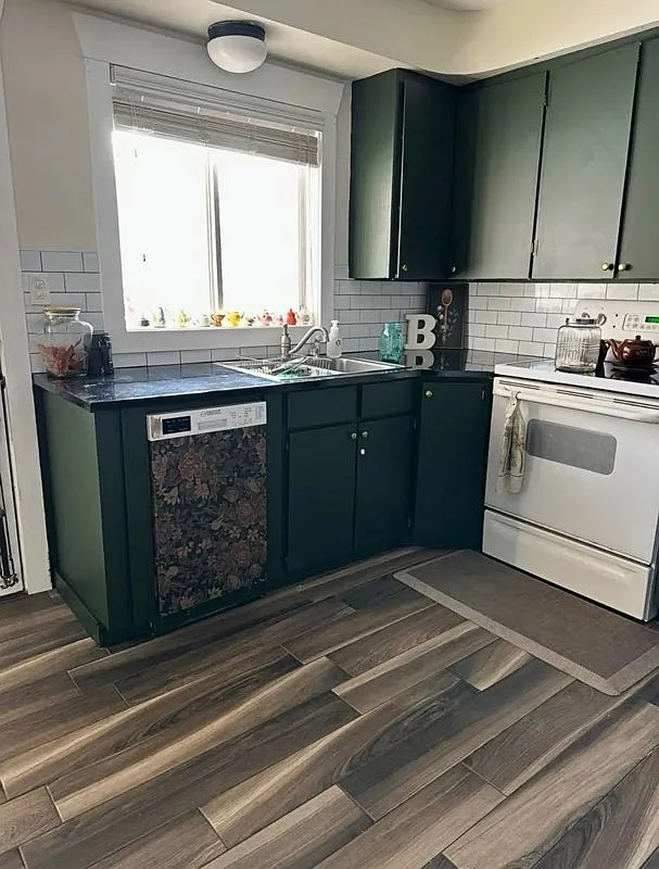 3 bed, 1390 sqft, $2,000 — Photo 1