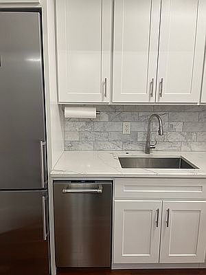2nd image of 433 W 34th St APT 16D