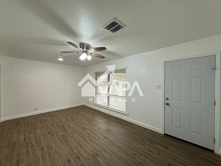 4938 Bernadine Dr — Photo 7