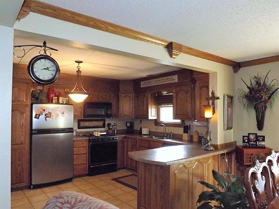 5th image of 207 Forest St