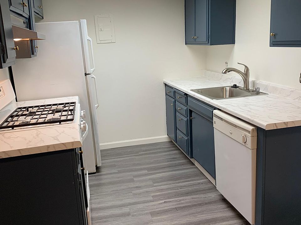 This kitchen has everything you need and brand new countertops.