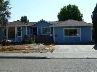 7404 Circle Dr, Rohnert Park, CA 94928