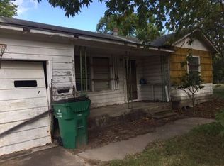 716 Roth St, El Campo, TX 77437