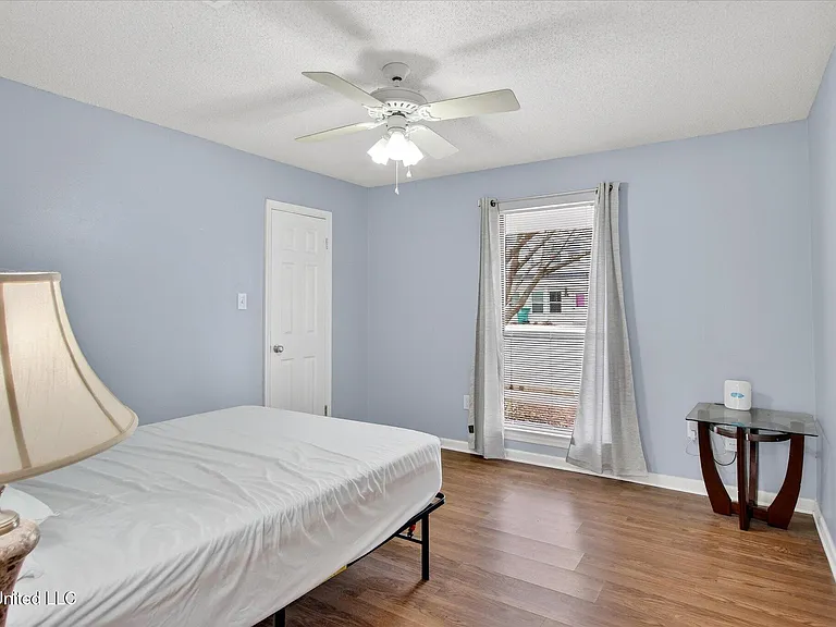 223 Highpoint Dr — Photo 9