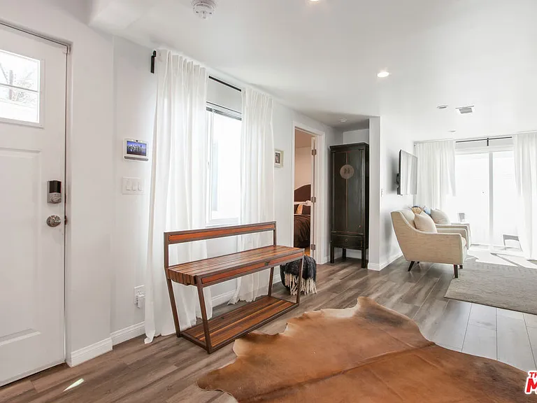 6438 Rhea Ave — Photo 7