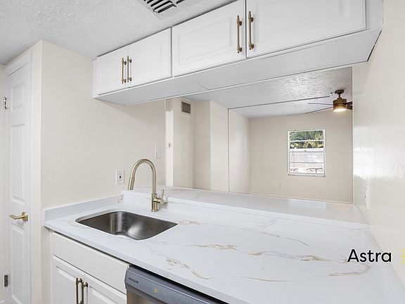 4th image of 3111 W Horatio St #1008