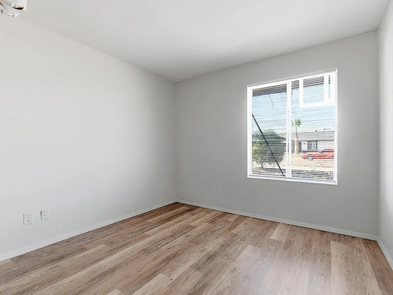 4047 W Sweetwater Ave — Photo 11