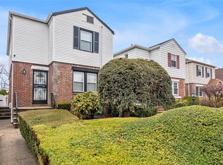 4574 166th St, Flushing, NY 11358