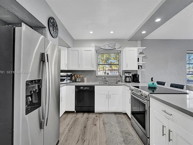 529 NW 8th St — Photo 10