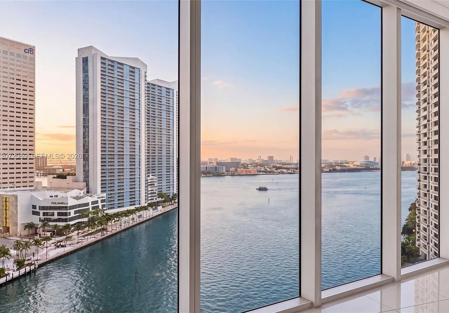 Iconbrickell Condo No 1 — Photo 2
