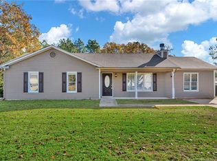 174 E Twelve Oaks Rd, Raeford, NC 28376