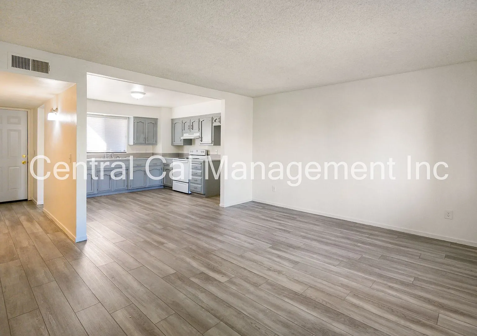 3402 Ashe Rd — Photo 2