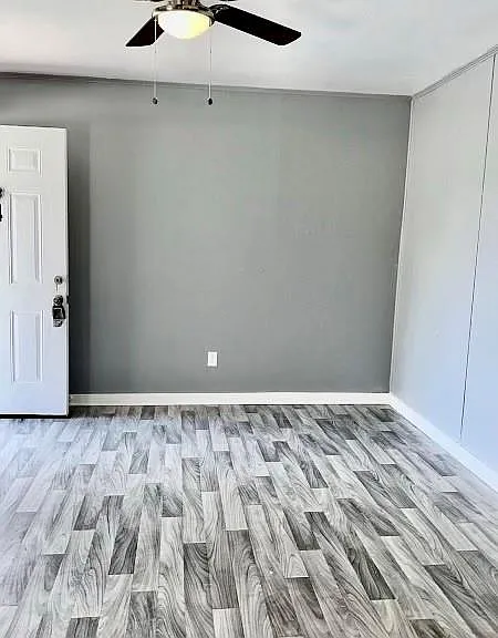 1907 Avenue C #4 — Photo 25