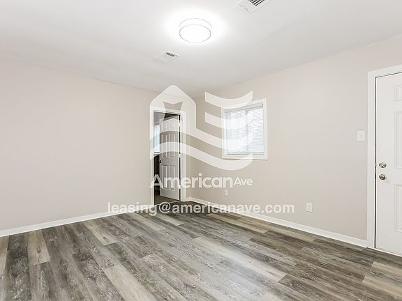 1097844_002_wm_-_living_room_13570367.jpg