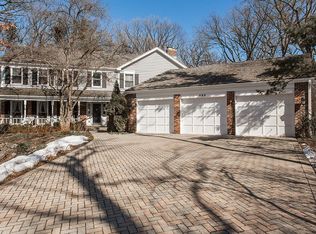 282 Dover Cir, Lincolnshire, IL 60045