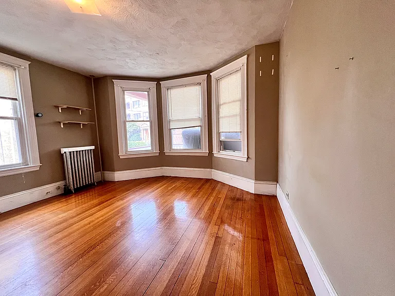 148 Strathmore Rd #1 — Photo 3