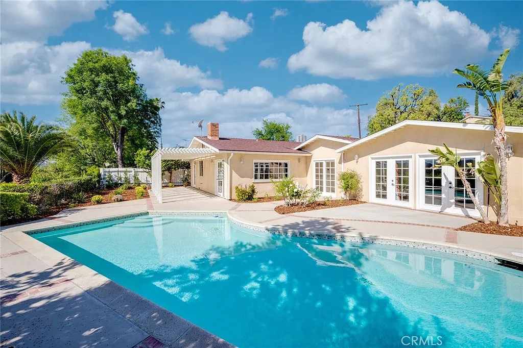 4 bed, 3.5 bath, 2224 sqft, $5,900 — Photo 1