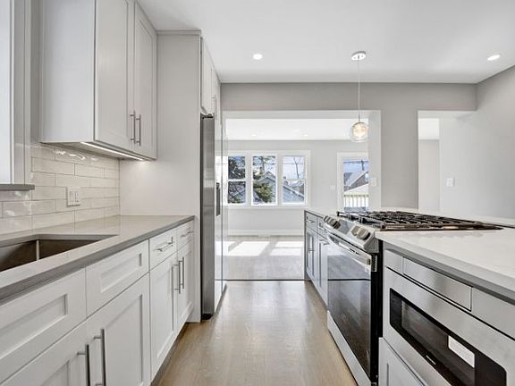 5th image of 6111 W Gunnison St