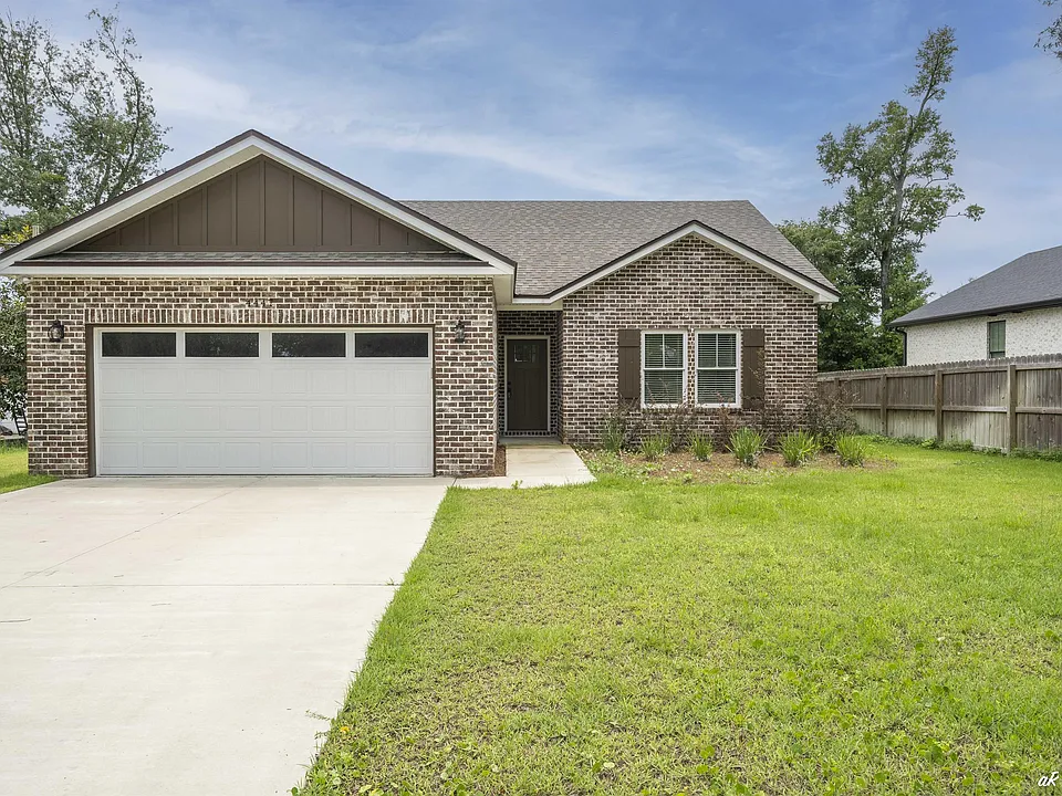 4447 Huckleberry Ln