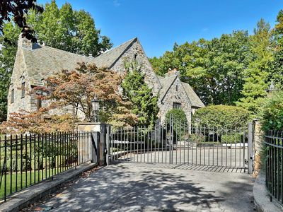 15 Hillcrest Drive, Pelham, NY, 10803
