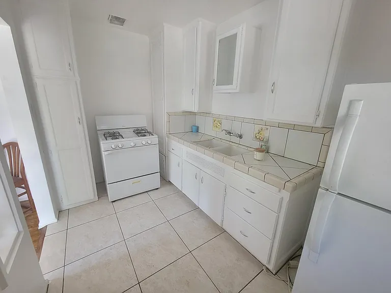 875 N Hoover St — Photo 9