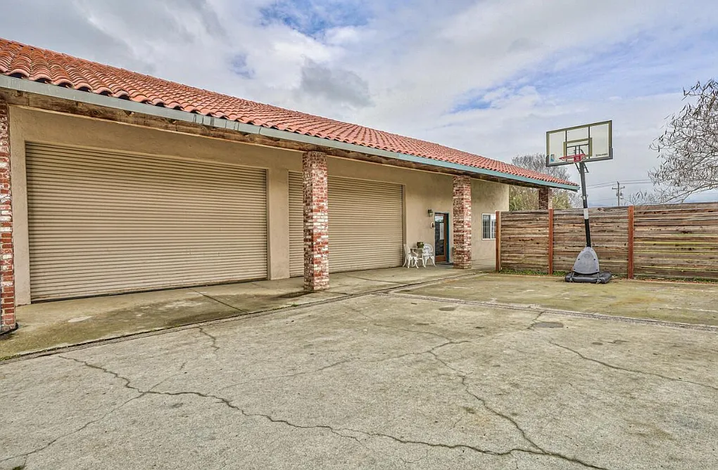3 bed, $3,850 — Photo 2