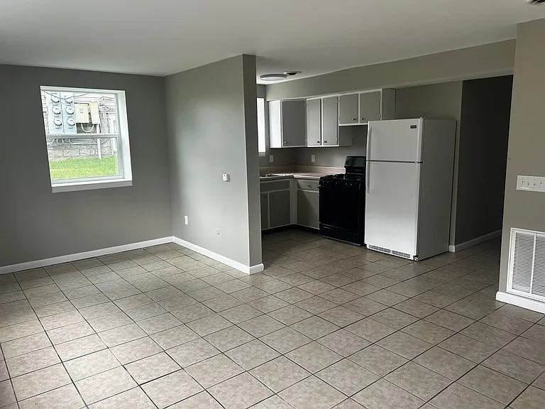 211 Tompkins St — Photo 10